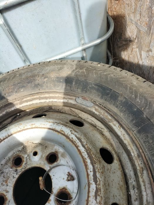 Vând doua roti 205/75R16C