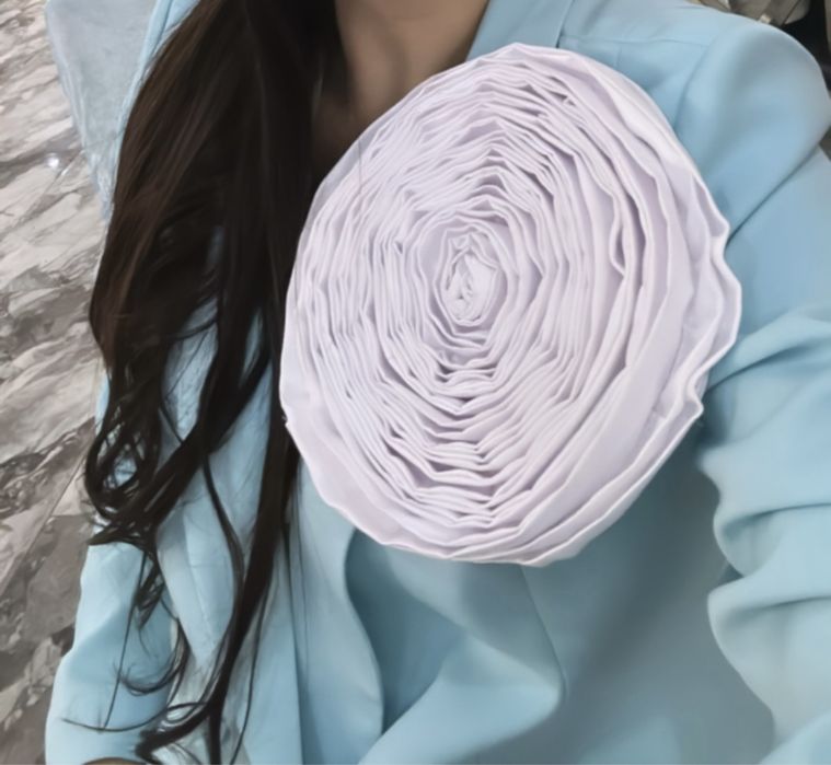 Продаю брошь цветок дизайнерский ручной работы