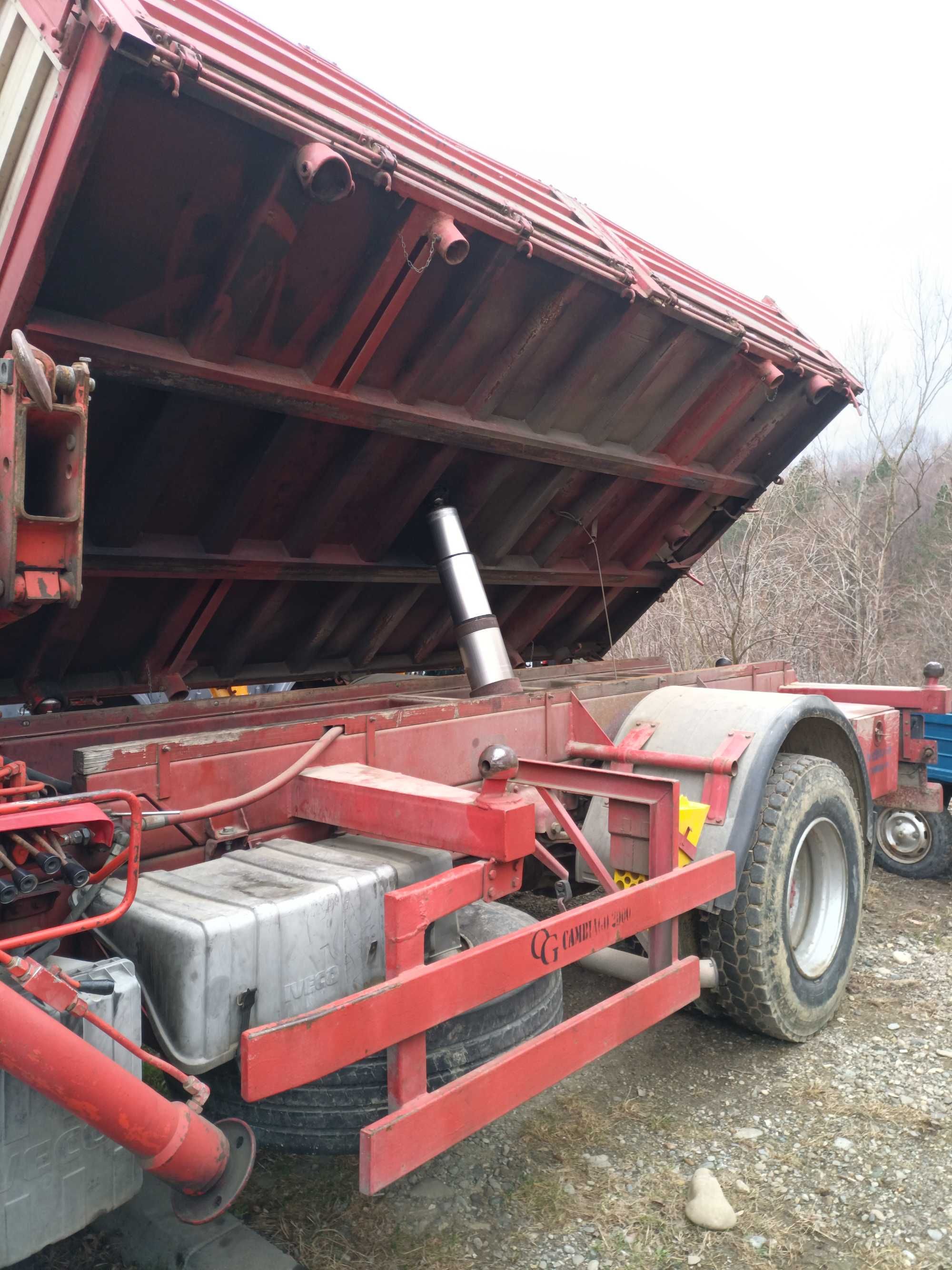 Iveco Eurocargo 150E18.Basculabil și Macara 5 tone.