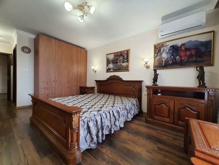 Продава се Четиристаен апартамент в Бургас, Славейков - 130 кв.м за 2124 €/кв.м - Снимка #3