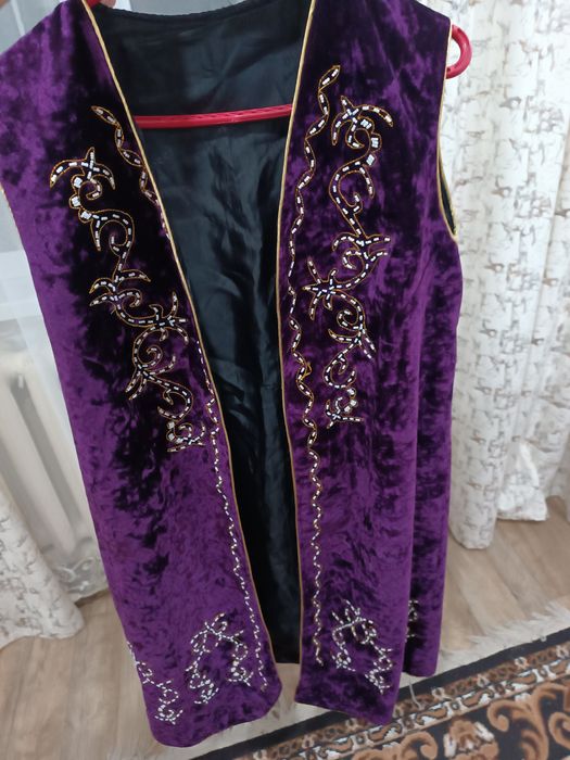 Продам женскую национальную длинную жилетку