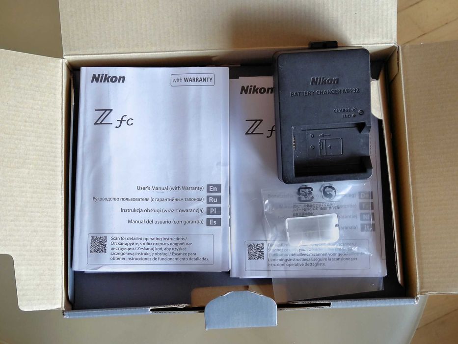 Безогледален Nikon Zf-c - перфектен, с обективи и екстри