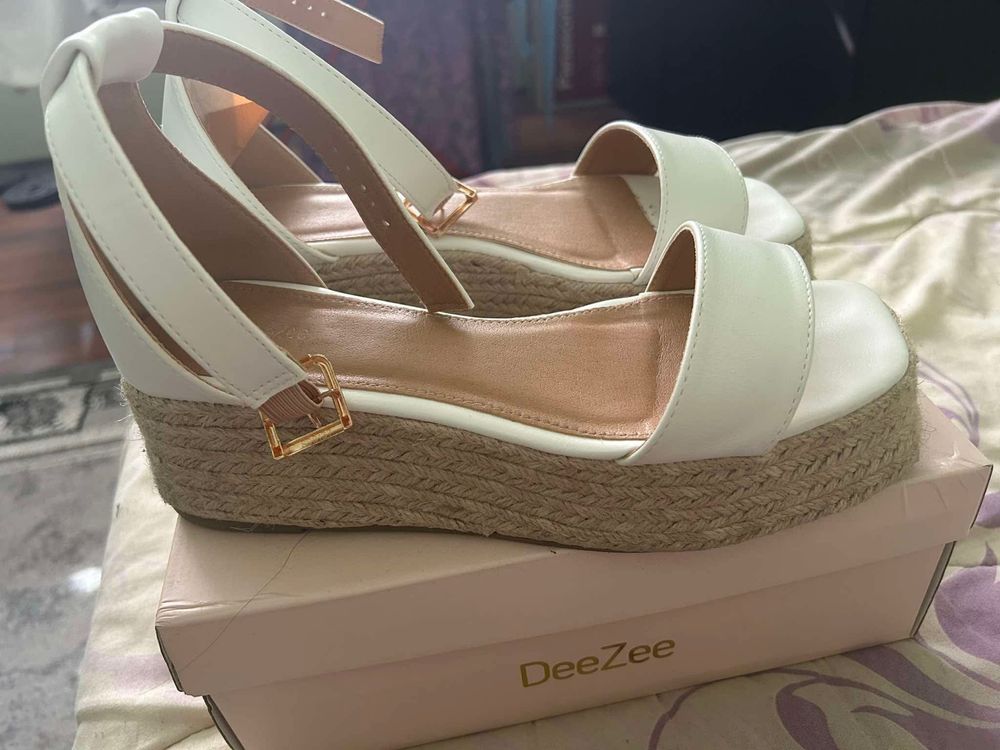 Нови дамски сандали “DeeZee”