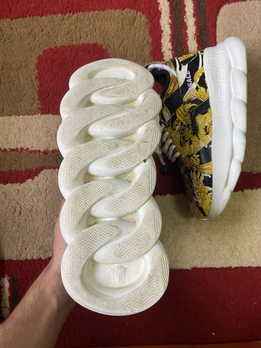 Versace chain reaction