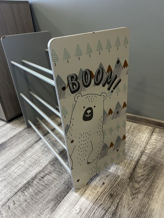 Етажерка за играчки