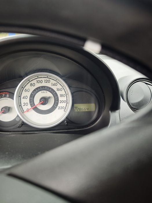 Mazda 2  benzină sau schimb