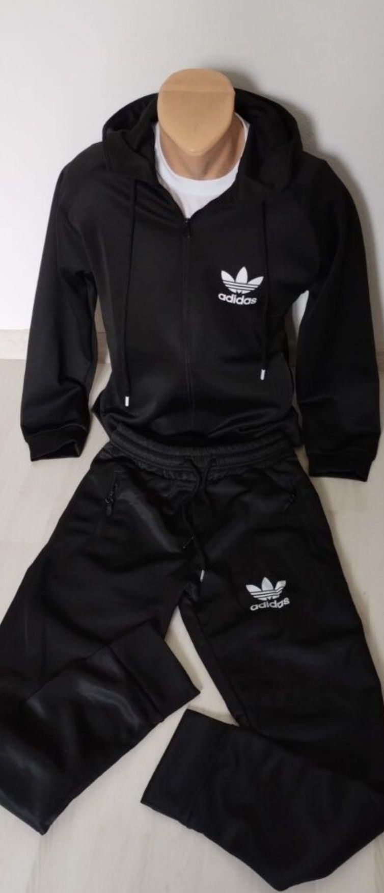 Oferta!  Treninguri barbati Adidas format din 3 piese.