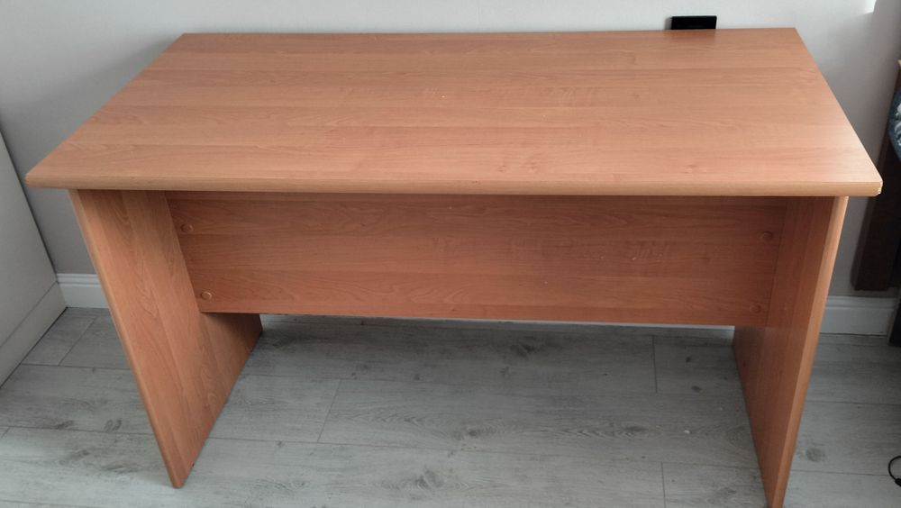 Стол, две кроватки бесплатно