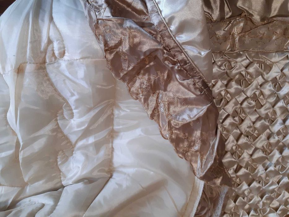 Продавам покривало за легло