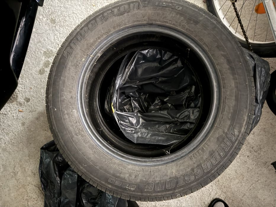 Гуми 195/65/15 и 235/55/19