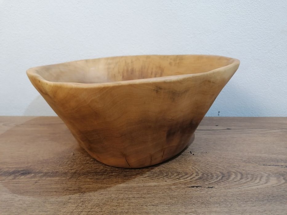 Bol din lemn de nuc