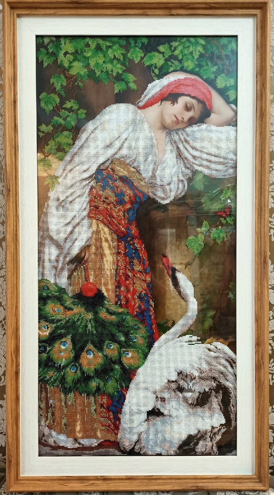 Картина бисером "Девушка и лебедь"