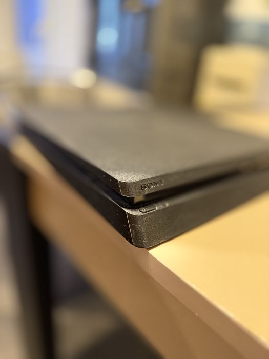 Playstation 4 cu o maneta PS4