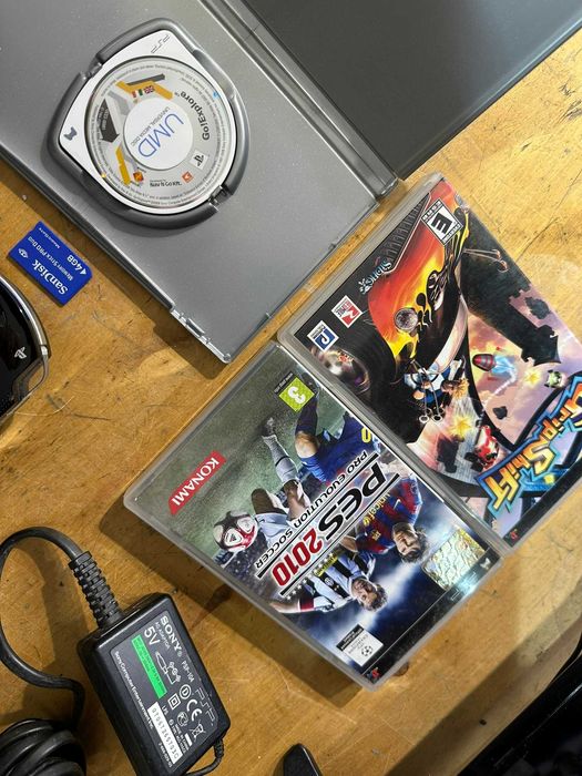 Consola portabila Sony PSP 1004 cu jocuri
