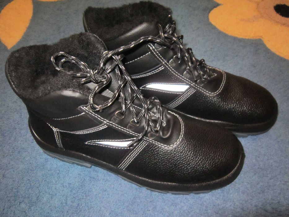Спец ботинки зимние 45 размер.