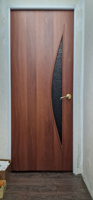 Дверь межкомнатная  2 шт. Правая и левая