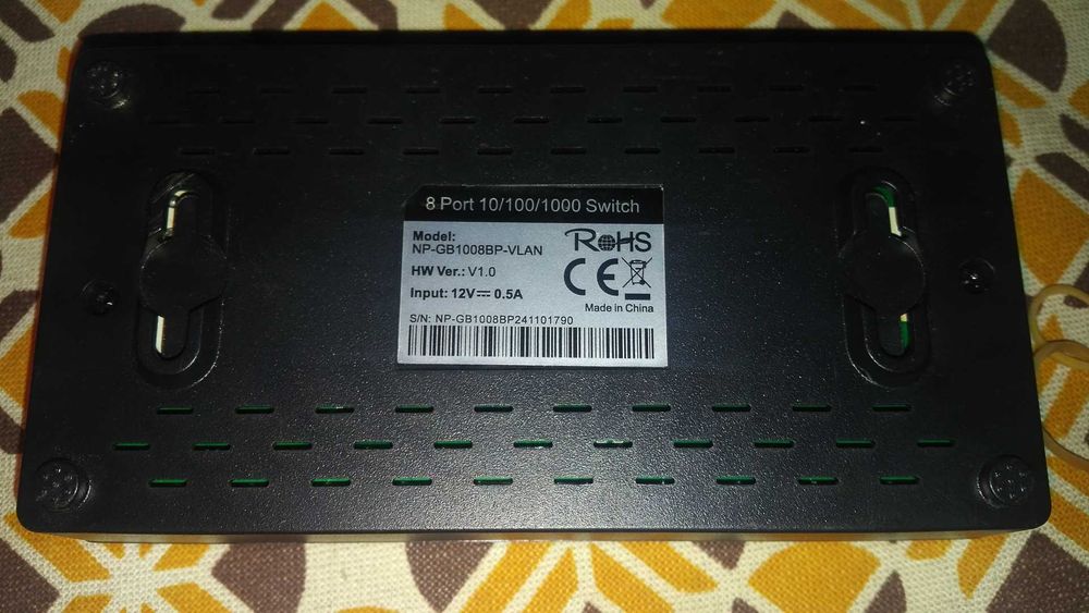 8 портов Суич за връзка с интернет