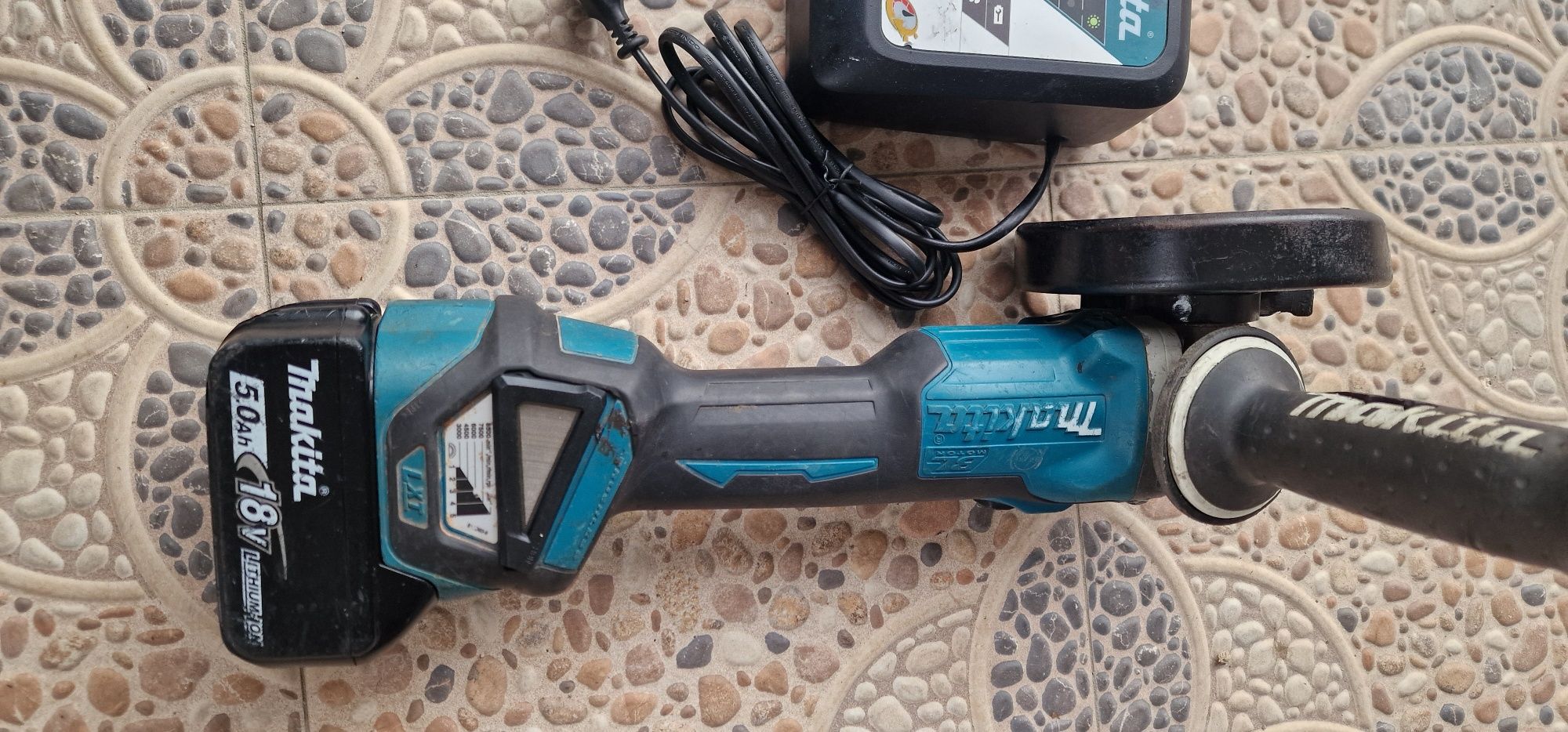 Акумулаторен ъглошлайф Makita DGA511