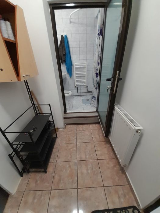 Vând Garsonieră În Codlea Etaj 1.