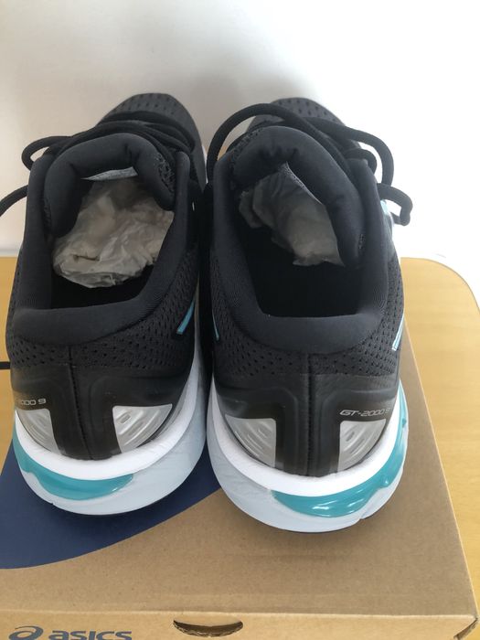 Adidasi ASICS in stare perfecta