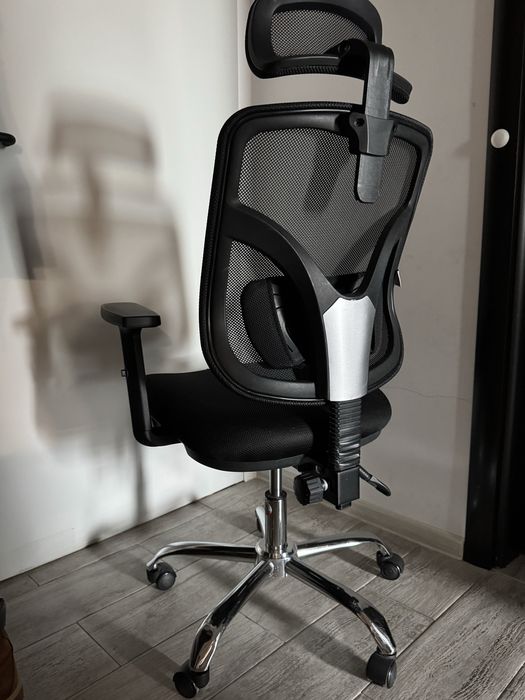 Продавам ергономичен офис стол.