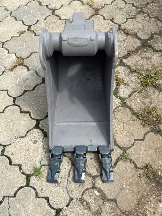 Vand doua cupe de miniexcavator ca noi de 25cm si 40cm