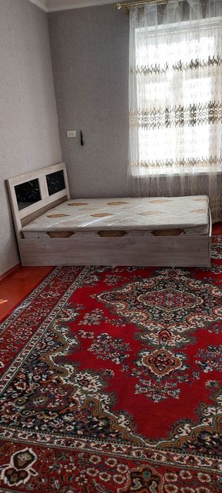 Яшаш учун ховли арендага берилади адрес: Дошкольная 18-мактаб