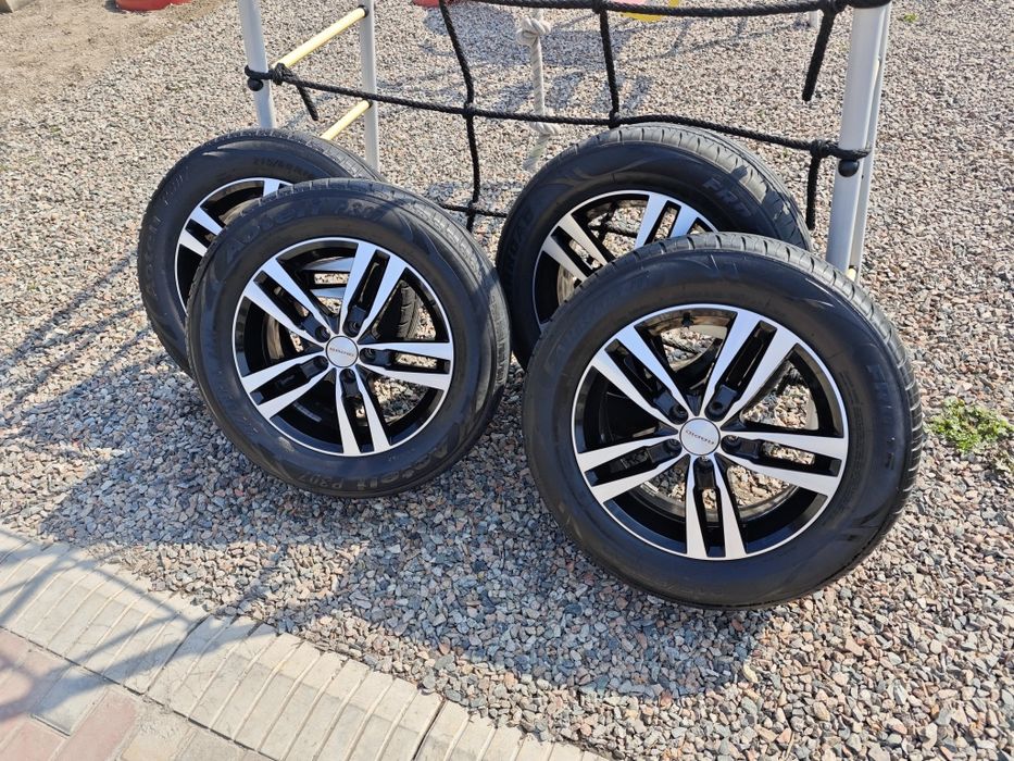 Продам диски с шинами R16 комплект