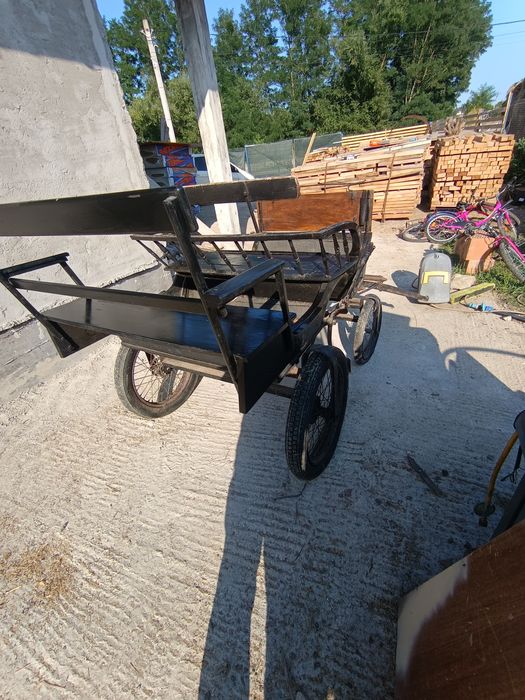 Vând trăsură și șareta