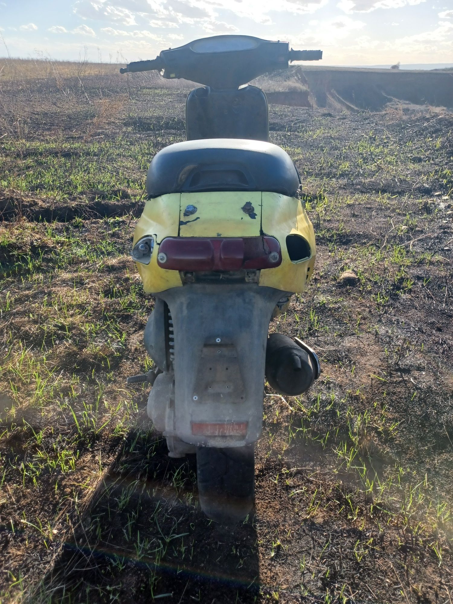 Scuter Piaggio Typhoon 50cc
Bujie Ngk Nouă
Muzicuta Nouă
Scuterul Porn