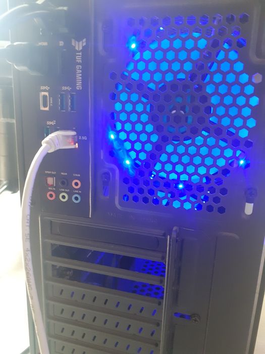 Vând PC impecabil