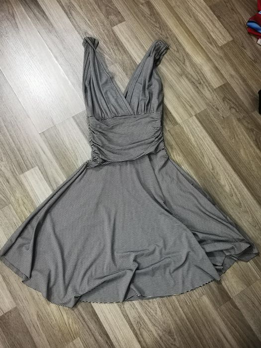 Рокля елегантна.