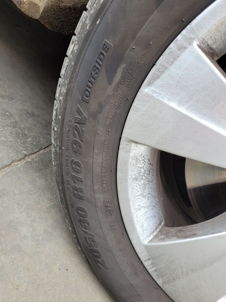 Vând set 4 anvelope vară Kumho 205/60 R16