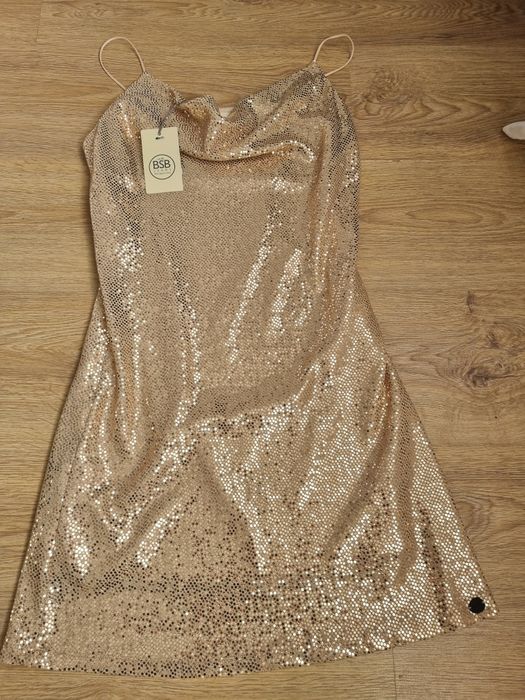 Чисто нови златни BSB рокли с етикети