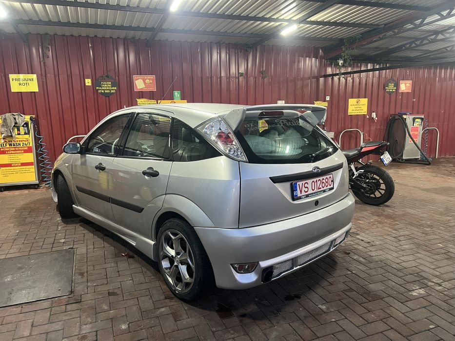 Vand ford focus 1.4 benzina masina se prezinta fix ca si in poze pret