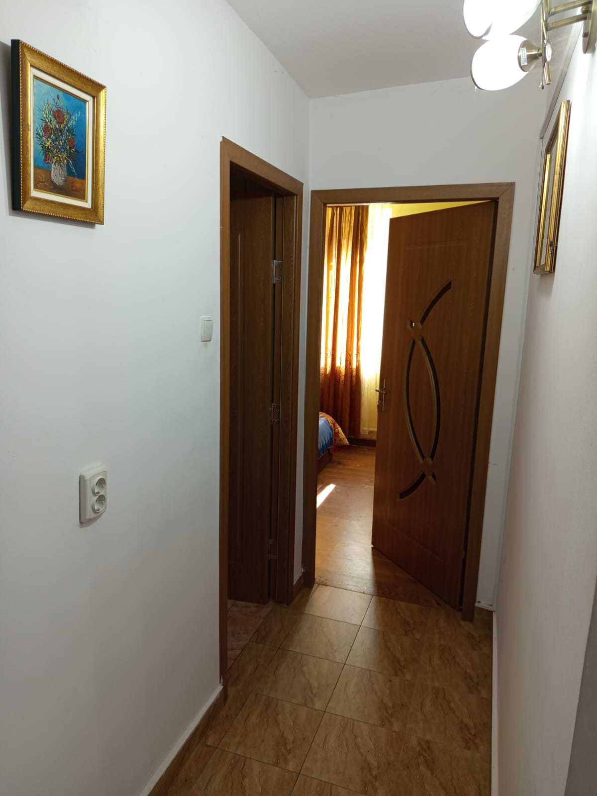 Apartament 2 camere, zonă centrală, decomandat, mobilat