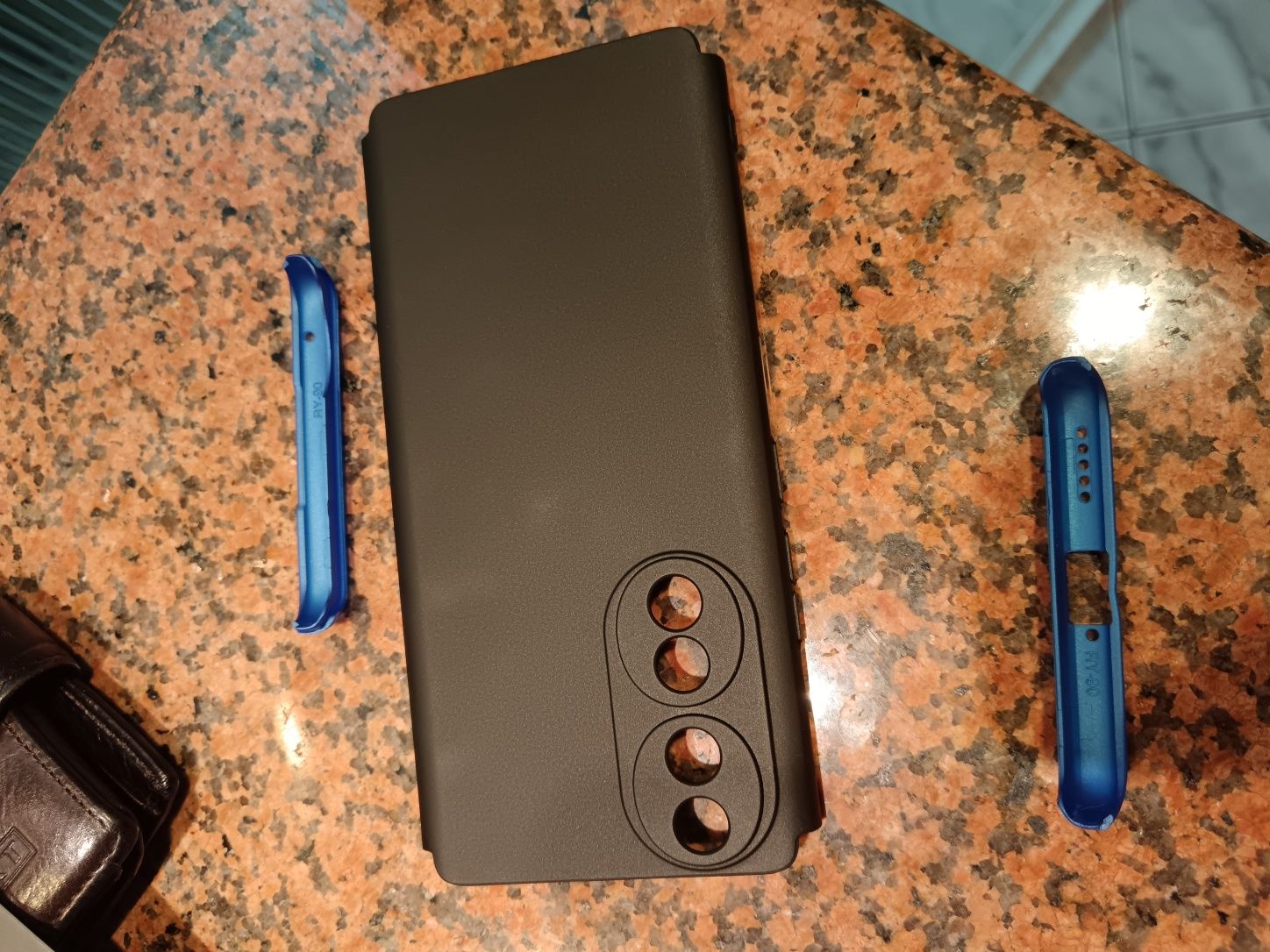 Продавам кейс(гръб) за телефон Honor 90 5G