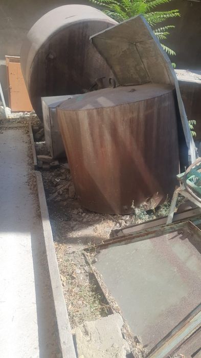 ЁМКОСТь для воды по 2,5т ЖЕЛЕЗО 3шт