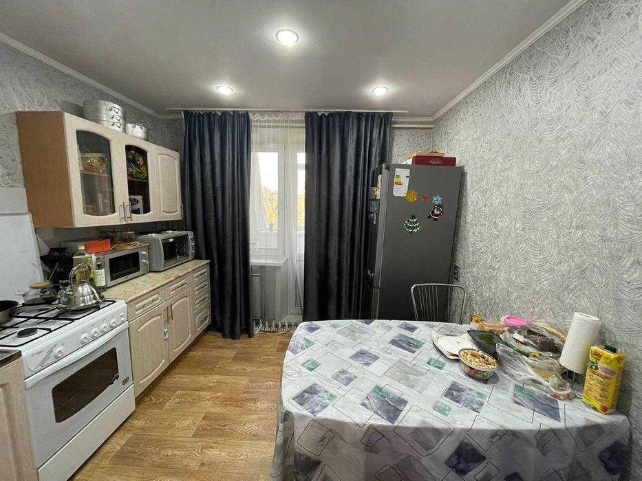 Продам отличную двухкомнатную квартиру в 8 микрорайоне