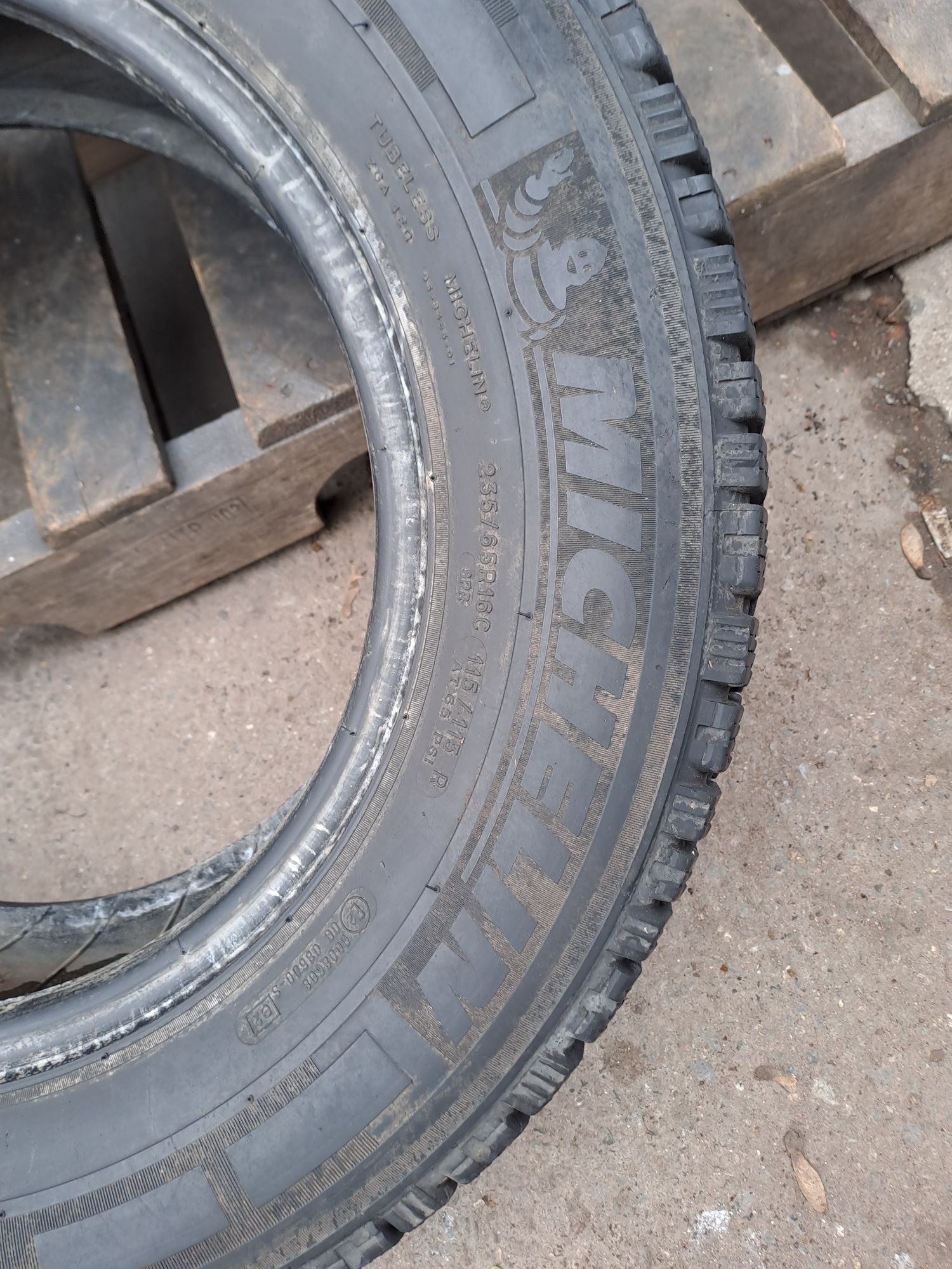 2бр. 235/65/16C Michelin
