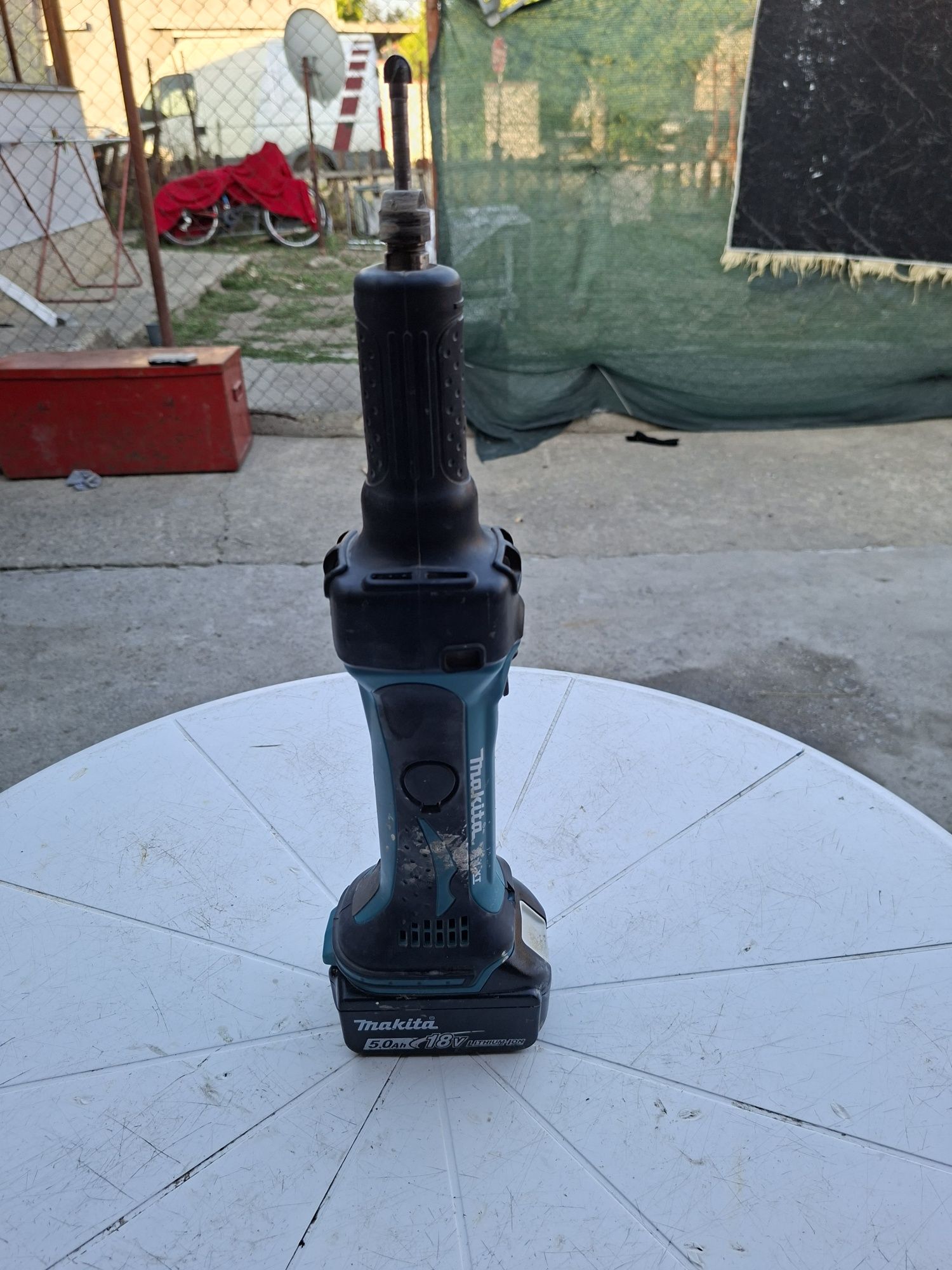 Makita DGD800- Прав шлайф