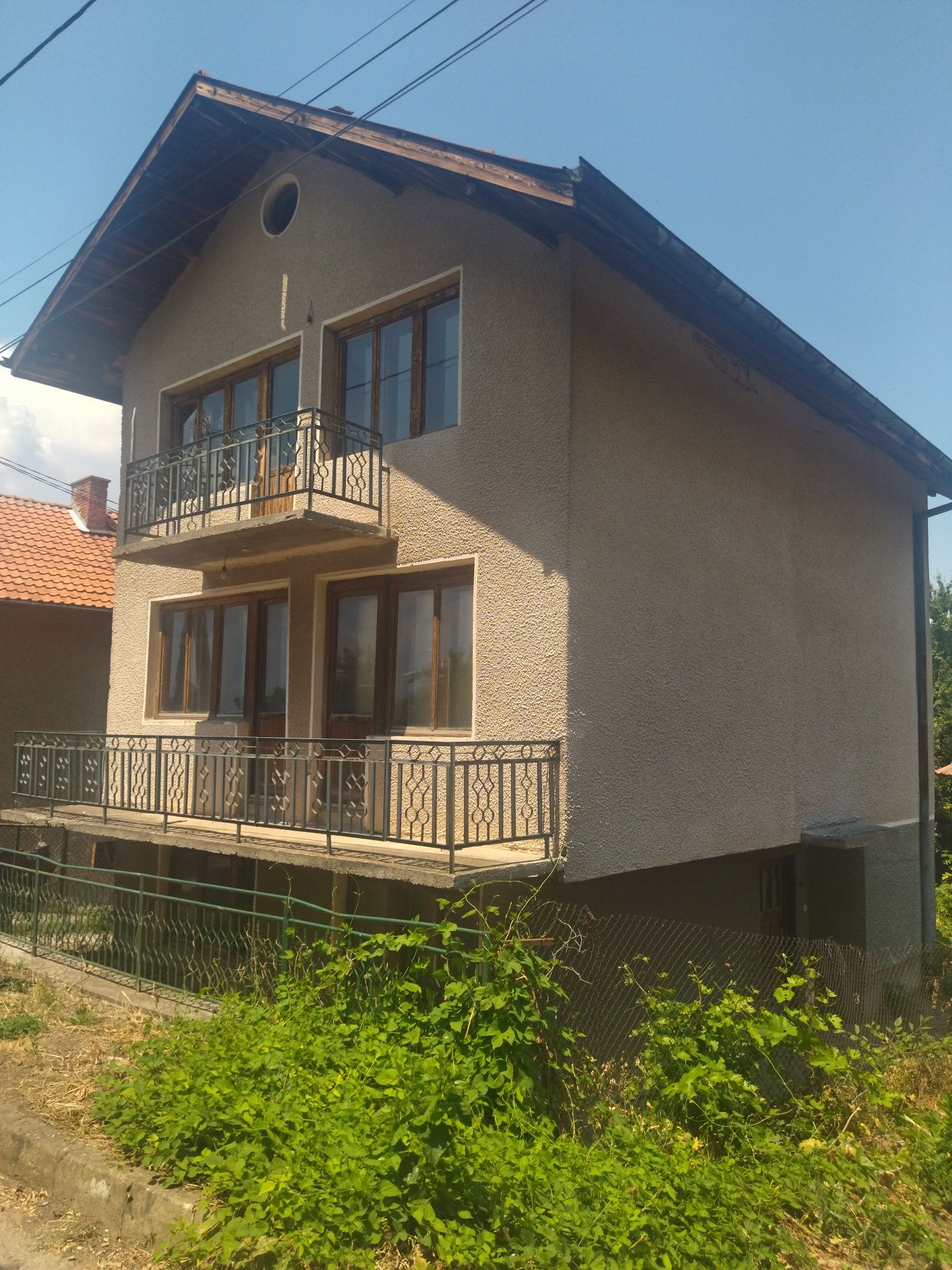 Триетажна къща в Радомир - продажба.