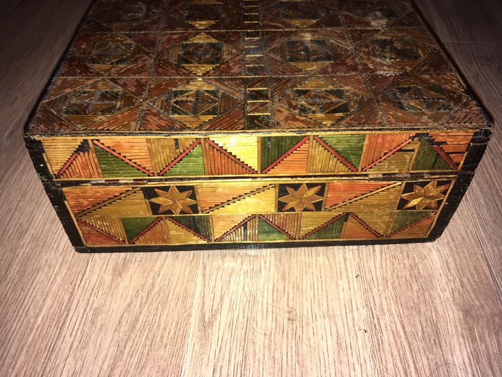 Старинна дървена кутия ръчна изработка