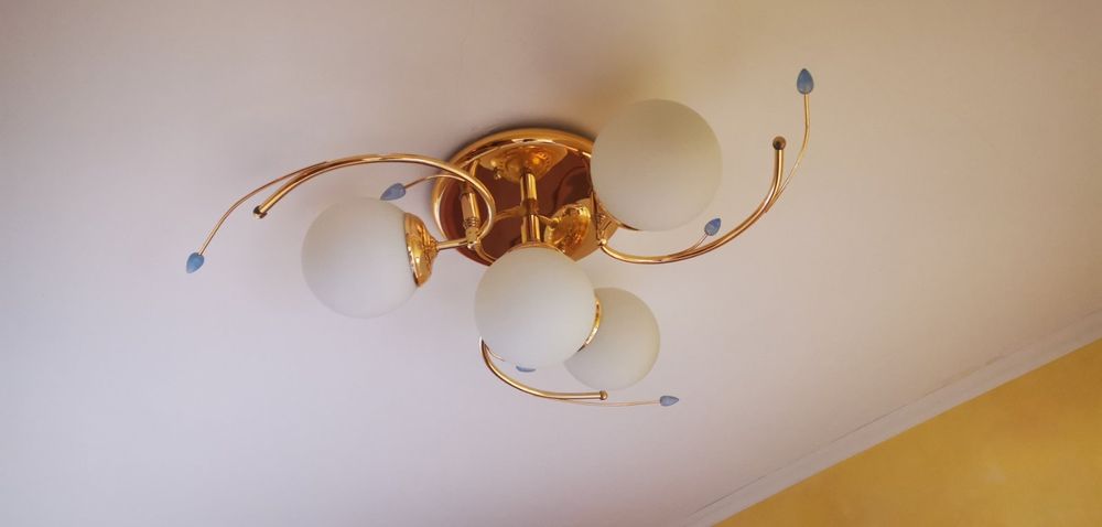 Продавам полилей