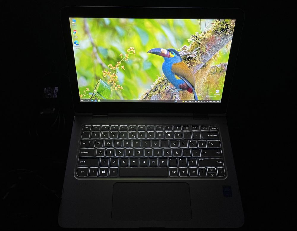 Vând Laptop/ tableta HP , touchscreen, i5, 8Gb Ram, SSD