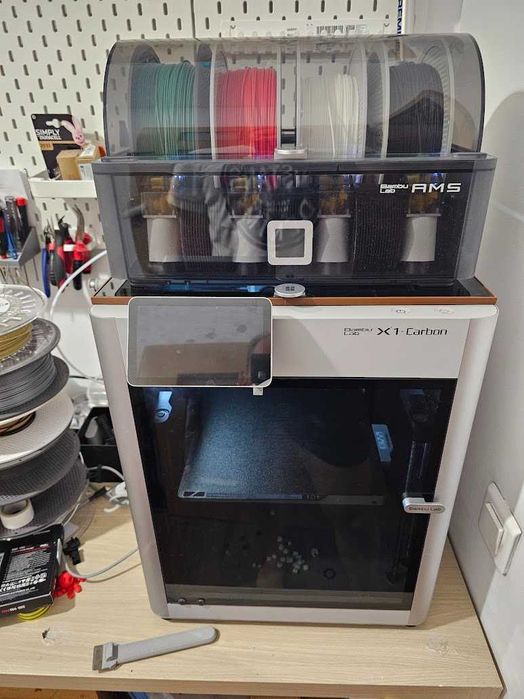 Imprimanta 3D Bambulab X1C cu AMS