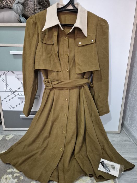 Женское платье с длинными рукавами