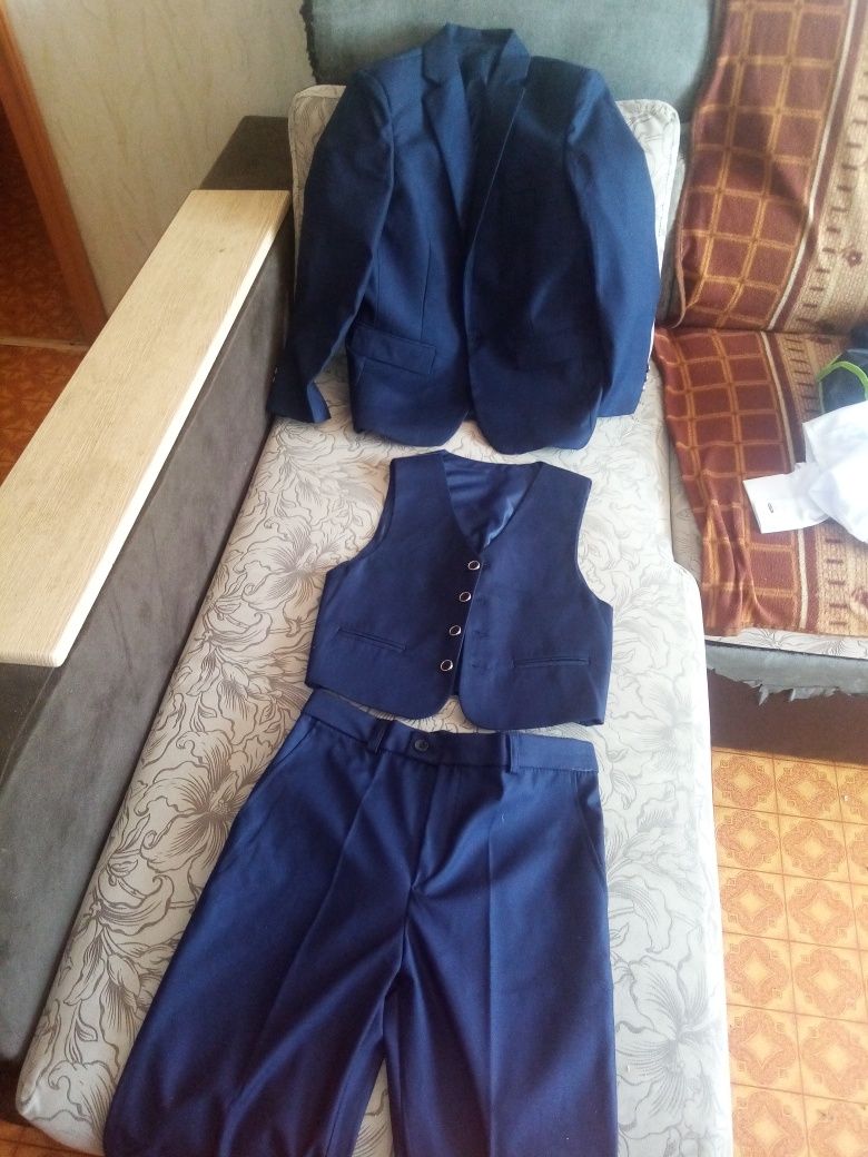 Продам форму школьную