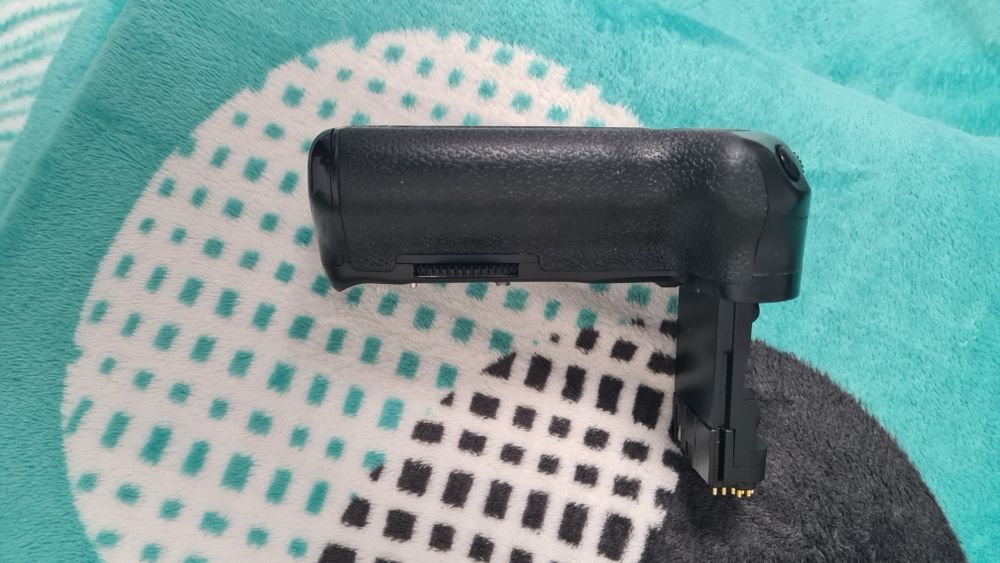 Vând baterie grip pentru 60D
