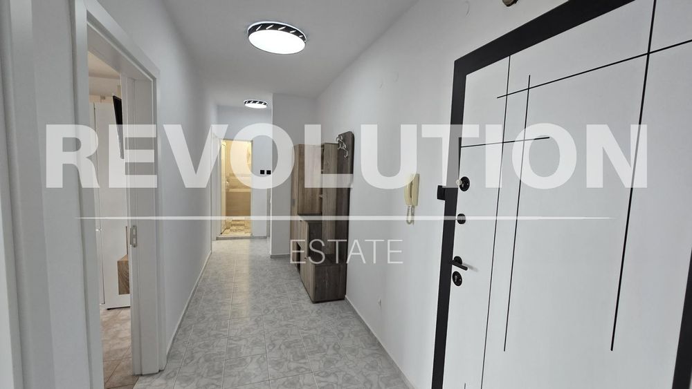 Дава се под наем Тристаен апартамент в Варна, Център - 80 кв.м за 750 € - Снимка #14